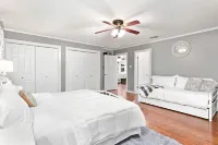 Modern Farmhouse - Hill Country Getaway - Texas Wine Country - 3-Star