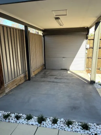 Townhouse Minutes From Cafes, Restaurants and all Williamstown has to Offer! Отели рядом с достопримечательностью «Уильямстаун бич»