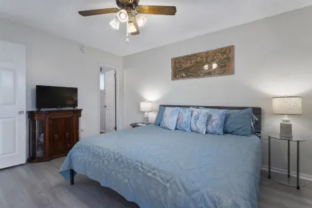 Mermaid Dreams: Spacious 3 Bedrooms 2.5 Bath with Pool All in Golf Cart District Отели рядом с достопримечательностью «Walter Anderson Museum of Art»