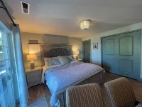 Harbor Vista On Par: Whidbey’s newest remodeled space with water views & hot-tub