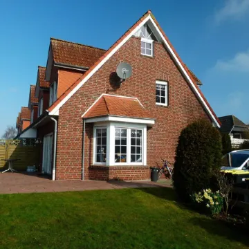 Vacation home directly on the river, close to the beach, WLAN, TV, 6 beds, own jetty
