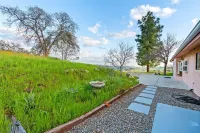 Secluded Beautiful Mountainside Getaway with a Pool & Views