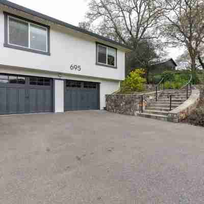 Healdsburg House - Chiquita Road - Hot Tub - Private Hotel Exterior