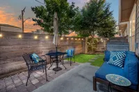 Chic 3-Bed Condo, 2-Car Garage close to Pearl & St. Mary's Strip in Tobin Hills!