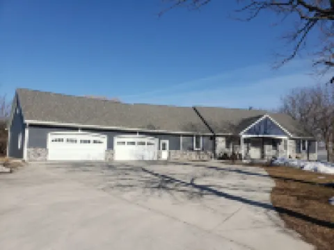 6 Bedroom house on 7 acres