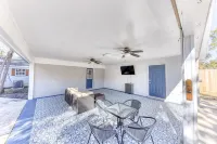 POOL with Heating option! 6-seater Golf Cart &GameRoom! Walk to Beach &Downtown!