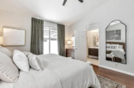 Charming 3-bedroom home, popular Broadstone area, walk to shops & park, WiFi, AC