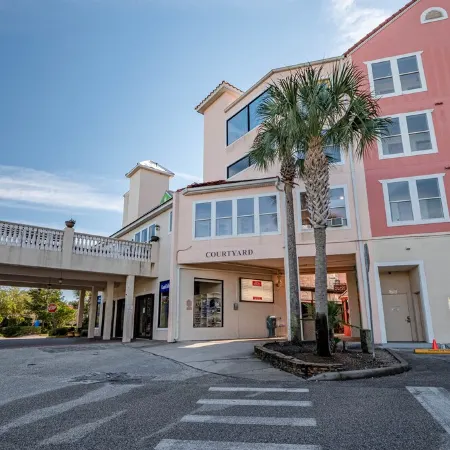 Charming King Suite Condo with Balcony – European Vibes for Your Beach Escape!