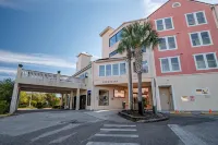 Experience European Charm: King Suite Condo with Balcony for Your Beach Getaway!