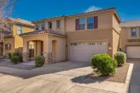 Short or Longer Stays! Spacious Chic Downtown Retreat w/ Community Pool