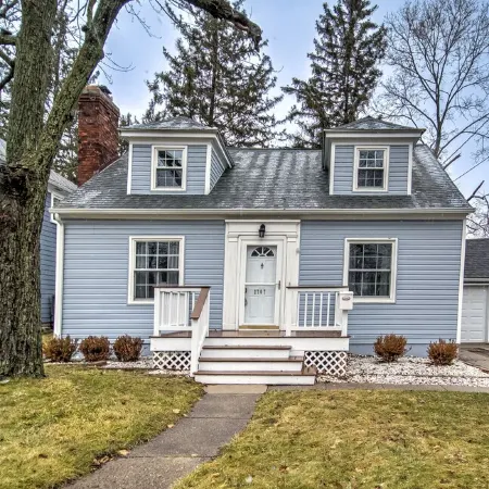 Great location to MSU! Charming 3 bedroom, 2.5 bathroom house.