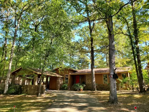 NEW! Beautiful 10-Guest Golf Retreat on the 16th hole of the Desoto Golf Course Hotels in Hot Springs Village