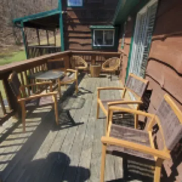 Secluded mountain cabin w. amazing views on 12 acres 3 miles to Blue Ridge Pkwy!