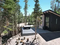 Chalet Black: Modern Ski Resort Haven in Wooded Paradise! 4 queen beds Hotels in Brian Head