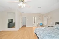 Hot Tub! 4BR 3BA Modern, newly remodeled, 16 ppl