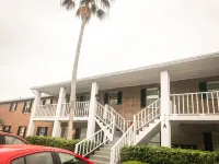 Anastasia Island, Renovated, Sleeps 5! Walking distance to downtown!