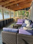 Charming water-front cottage & guest house comfortably sleeps 8 with WiFi, AC