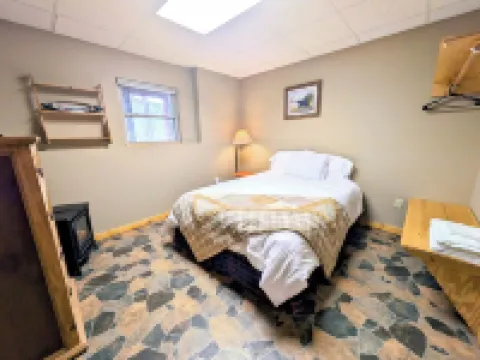 6BDRM Cabin only 10 mins to Alpine Helen/ Hot Tub/ Firepit/ Game Room/ Satellite