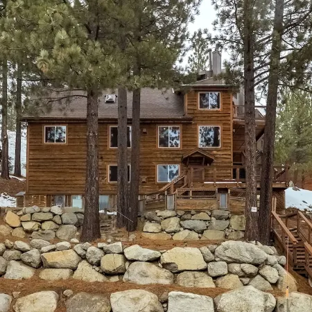 Walk to Stagecoach Lift - 5Br Luxury Ski Cabin - Private Hot Tub - 3 Fireplaces