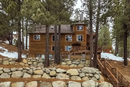 Luxury Cabin - Walk to Stagecoach Lift - Hot Tub - Mountain Views - Dogs Allowed