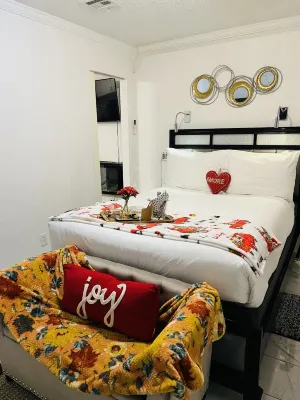 Enjoy Las Vegas With an Exceptional Stay! Các khách sạn ở East of the Las Vegas Strip