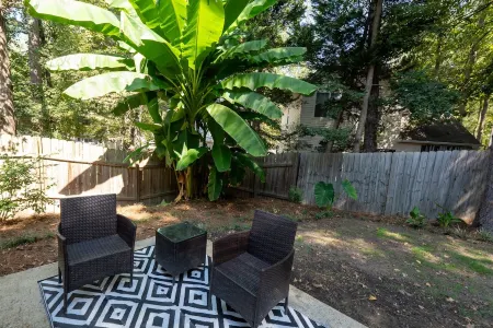 Entire 3BR/2BA w/King Bed centre of peachtree city