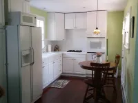 Cozy Retreat. 1 Bedroom House,  Welcome!May 1st -Nov 1st  Internet & Wifi