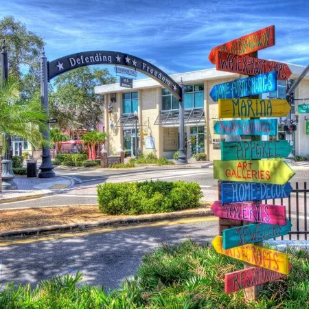 Charming condo close distance to Honeymoon Island!