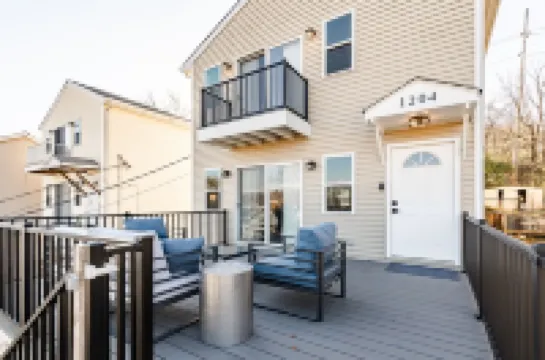 3 Story River facing deck-3 miles to Cincinnati