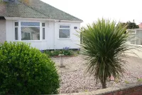 Beach Links Holiday bungalow Prestatyn 400 yards from sandy beach, with Hot Tub - Wifi