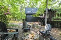 MID-CENTURY MODERN A-FRAME - HOT TUB/FIREPIT IN WOODS - Chalets