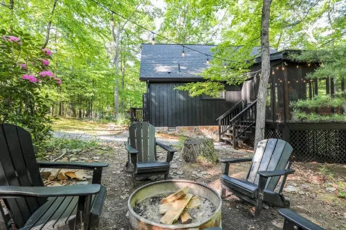 MID-CENTURY MODERN A-FRAME - HOT TUB/FIREPIT IN WOODS