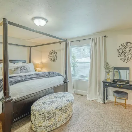 Close to Glacier Park! 4 Bedroom, 2 bath Family and Pet Friendly Comfy Home