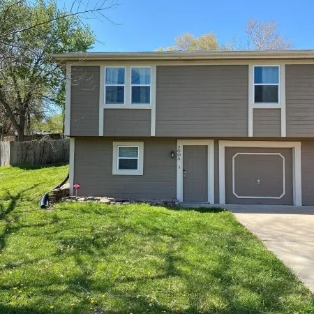 Beautiful 3 Bed, 2 Bath, Sleeps 6, Full Kitchen. Garage. Close to World Cup!