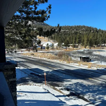 Charming 2-bedroom condo in delightful Mammoth Lakes with fitness room, WiFi