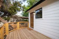 Couple's Lake View Getaway! - Kayaks, Paddle Boards + Pet Friendly -