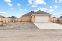 Spacious Bdrms ~ Sleeps 8 ~ Near Acu ~ Summer Savings ~ Pond ~ Playground ~ Pets