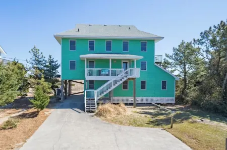 OCEANFRONT w/Views in EVERY Room, Updated 2024, Hot Tub, 2 Masters+ Dog Friendly