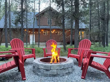 Scruffy Bear Lodge-Bills Island-32mi Yellowstone-Lake Access+Game Room+Fire Pit!