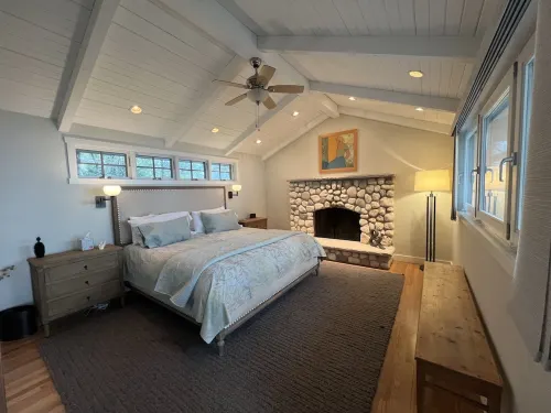 Beautiful Lake Front Property within 3 blocks walk to Green Lake Town center.