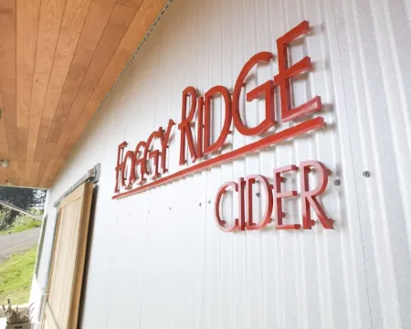 Newly Renovated Former Cider House with outdoor covered patio and gas grill. Hotels in Laurel Fork