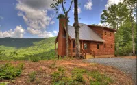 Luxury cabin! Designer decorated.  Incredible views! Amazing sunrise! Secluded!