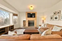 Beautifully decorated family friendly home centrally located in Colorado Springs Kohl's 주변 호텔