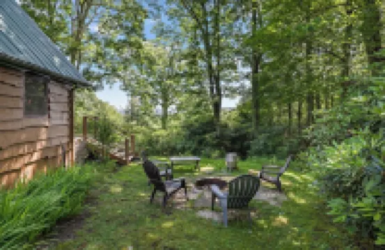 Cabin Near Br/Boone, Fire Pit, Wifi, Secluded, Nearby Hikes, and Views!!