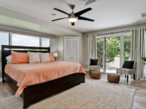 Heated Pool + Game Room + Sleeps 12 +12 Min Beach Hoteles en Whitfield