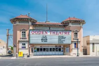 Fully stocked new apt, work from home + Free Parking!