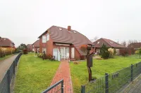 Semi-detached house with garden in a quiet side street in Norddeich - WiFi