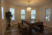 Family Getaway- Beautiful & spacious 4 Bdrm Historic Home with a modern touch!