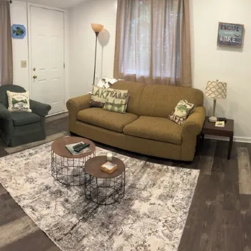 Charming 3-bedroom cottage in adorable Caseville with Beach Access, AC, and WiFi