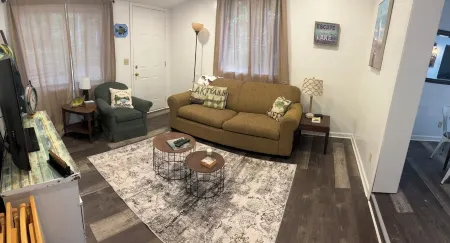 Charming 3-bedroom cottage in adorable Caseville with Beach Access, AC, and WiFi